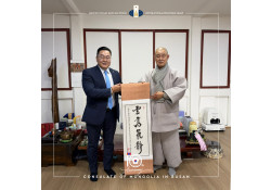 БНСУ-ын 1348 ЖИЛИЙН ТҮҮХТЭЙ БОМОСА ХИЙДИЙН ТЭРГҮҮН ХАМБА ЛАМ ЖОН ЁО-гийн УРИЛГААР ТУС ХИЙДЭД ЗОЧИЛЛОО.